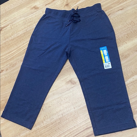 Eddie Bauer Women’s Capri NWT - Medium - Picture 3 of 6